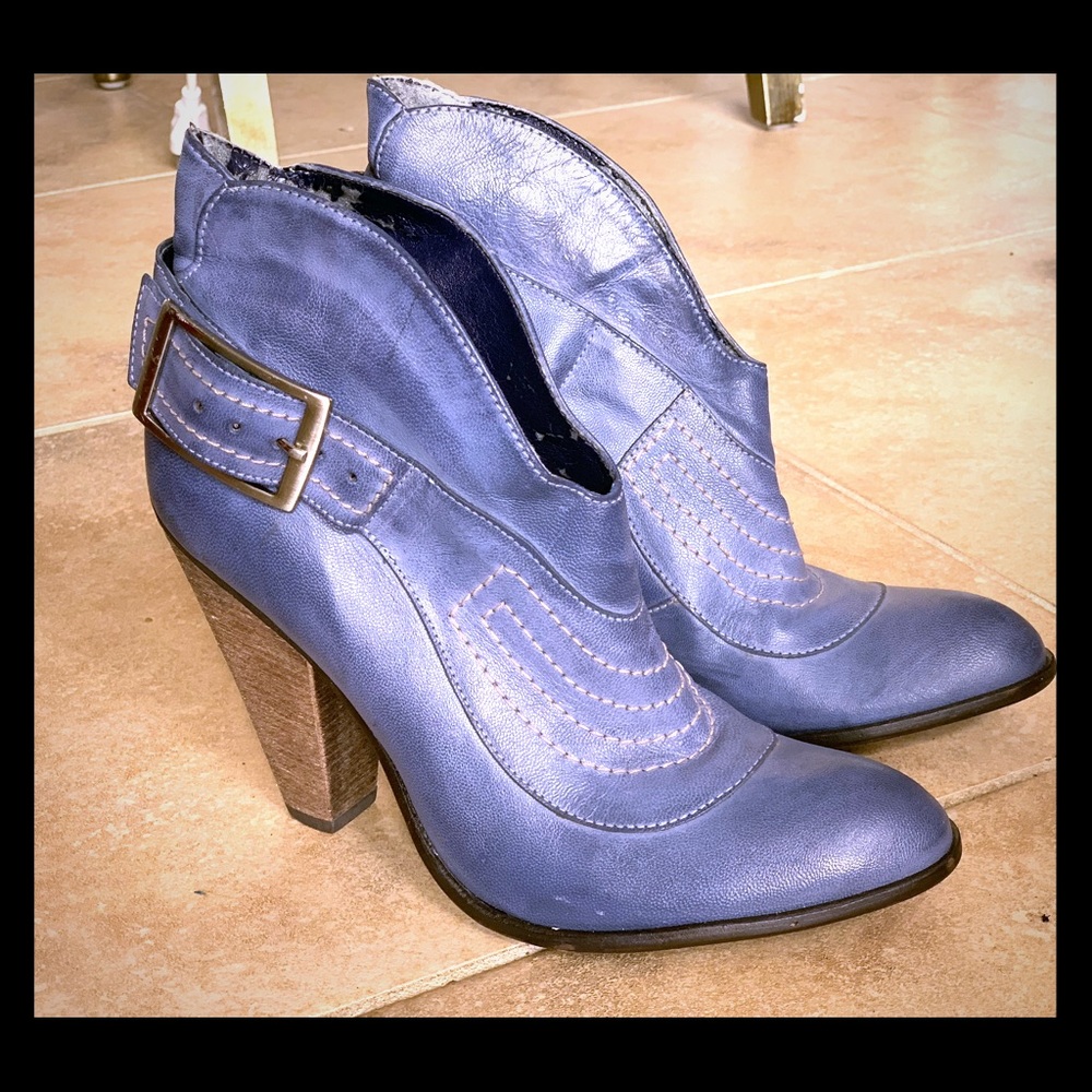 Carlos Santana western style ankle booties